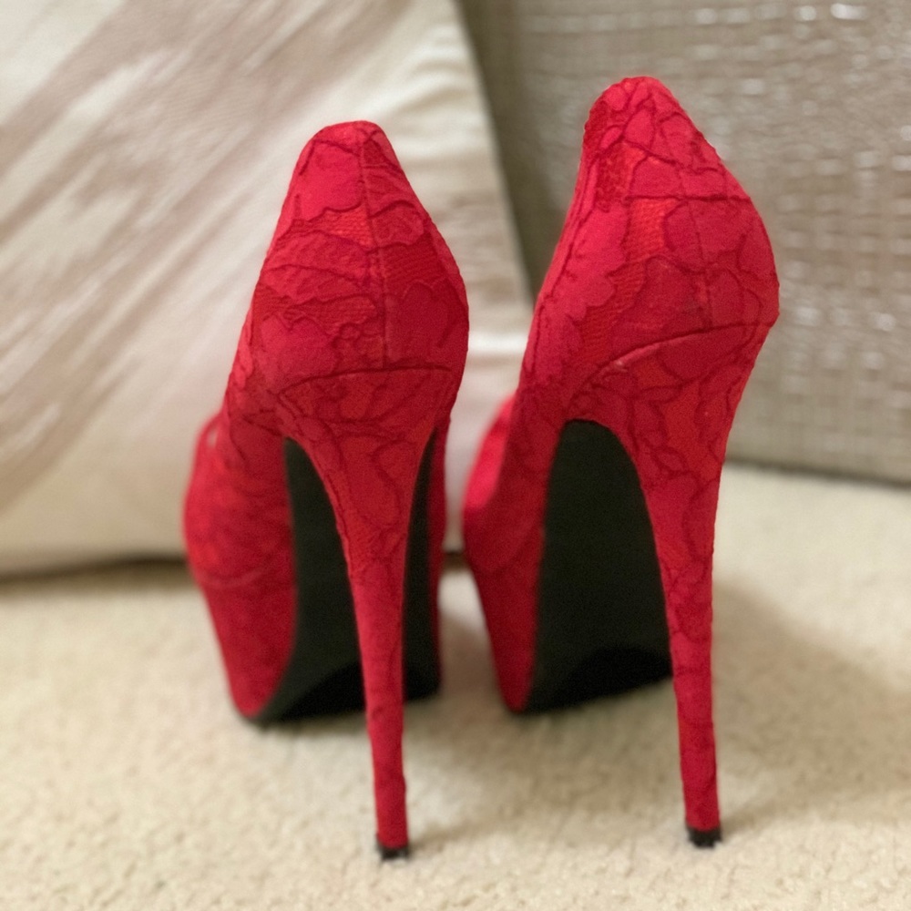 Red Heels - Picture 4 of 5